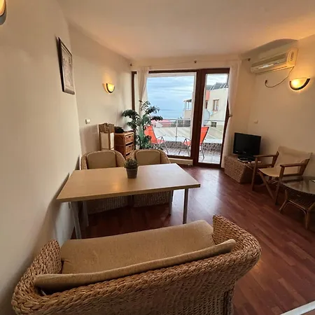 Apartment Cozy With 2 Bedrooms And Sea View Sveti Vlas
